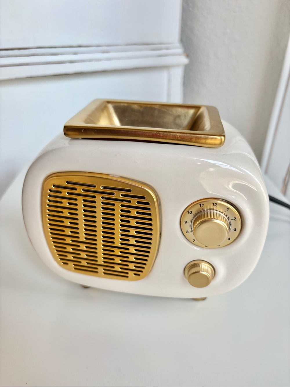 Wax Warmer Stereo White and Gold